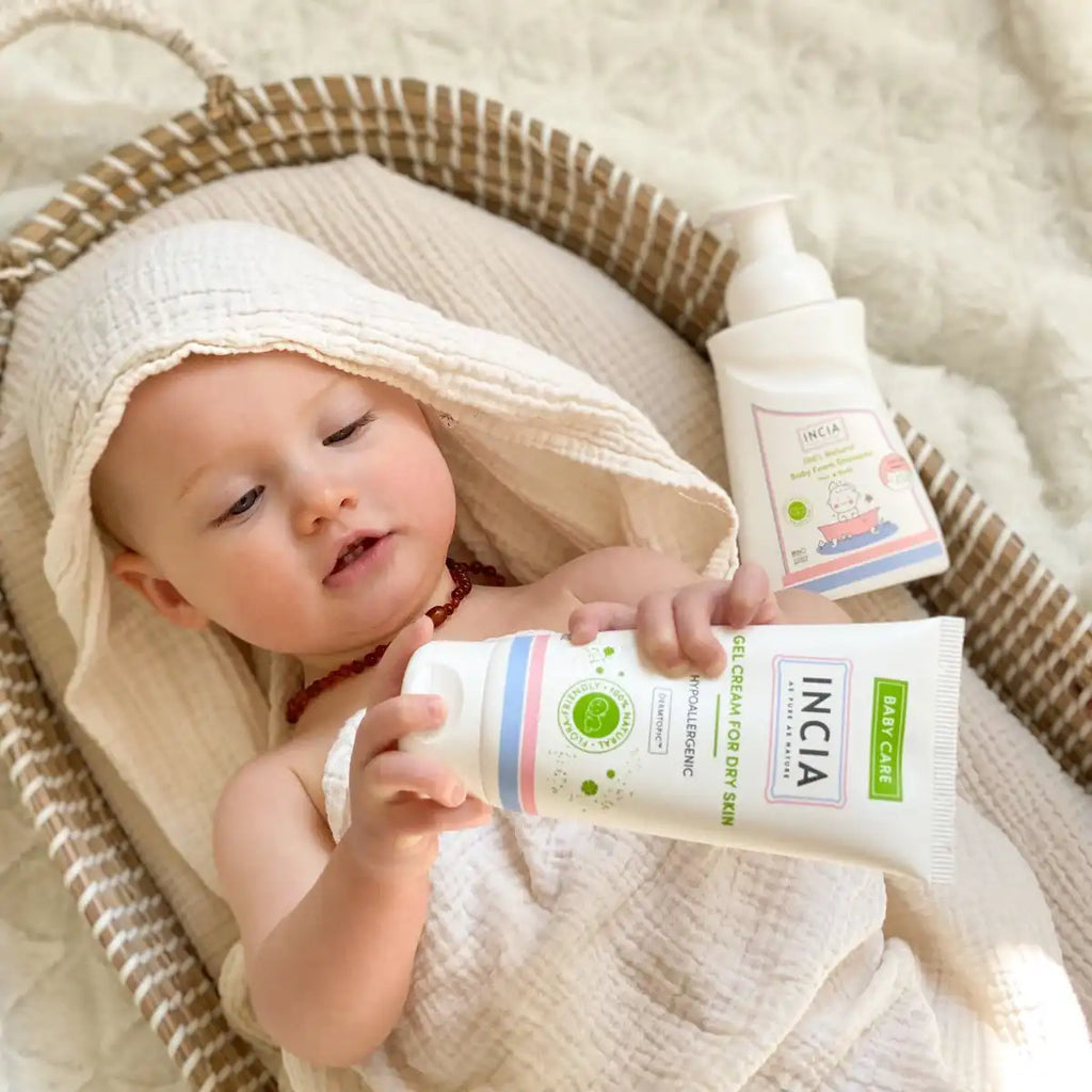 INCIA Nourishing and Moisturizing Gel for Dry Skin - mood photo with baby