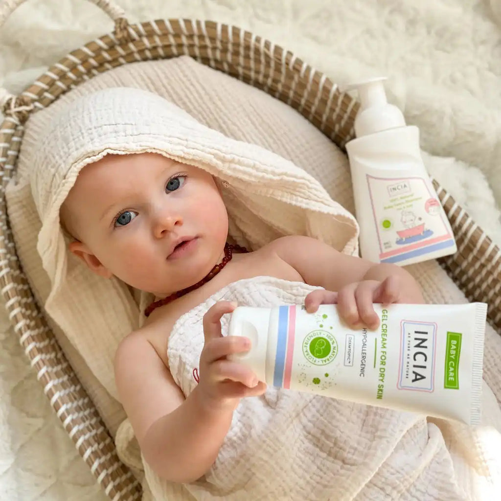 INCIA Nourishing and Moisturizing Gel for Dry Skin - mood photo with baby looking to camera